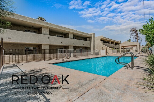 Foto del edificio - ~1 Month FREE~ Charming and Bright Two Bed...