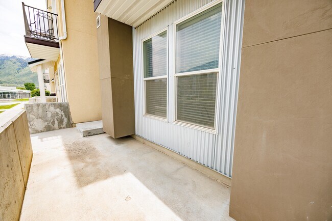 Building Photo - 972 S High Ridge Dr