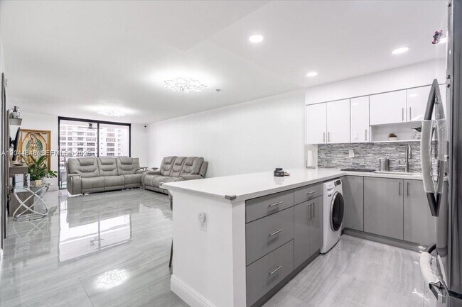 Building Photo - 600 Three Islands Blvd