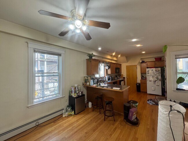 Building Photo - 54 College Ave
