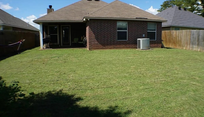 Foto del edificio - Move-in Ready 3 bed/ 2 bath home in South ...