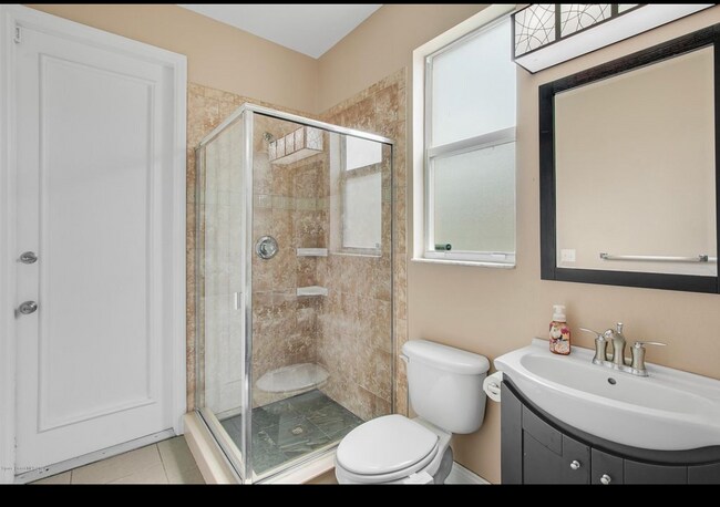 Foto del edificio - 308 Barrymore Dr