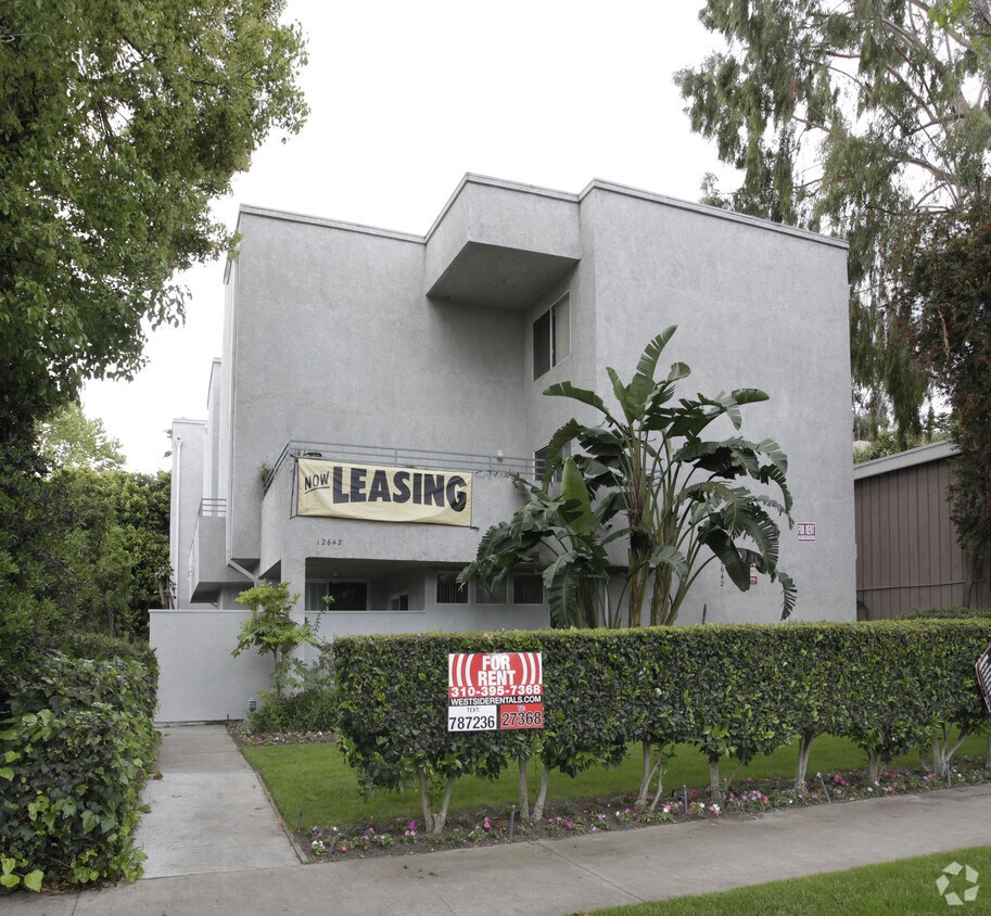 Primary Photo - 12642 Moorpark St
