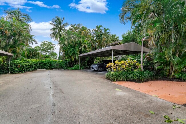 Foto del edificio - 7082 Rain Forest Dr