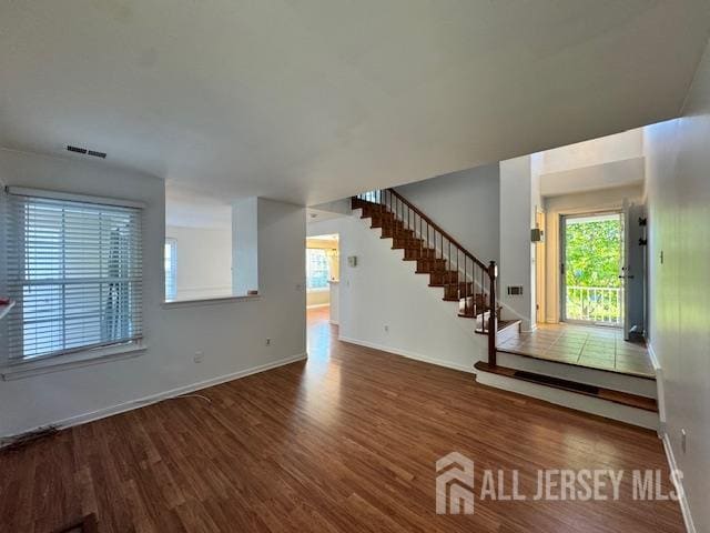 Foto del edificio - 230 Long Meadow Rd
