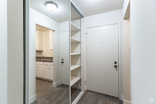 2HAB, 2BA - Entrada - Willow Park Apartments