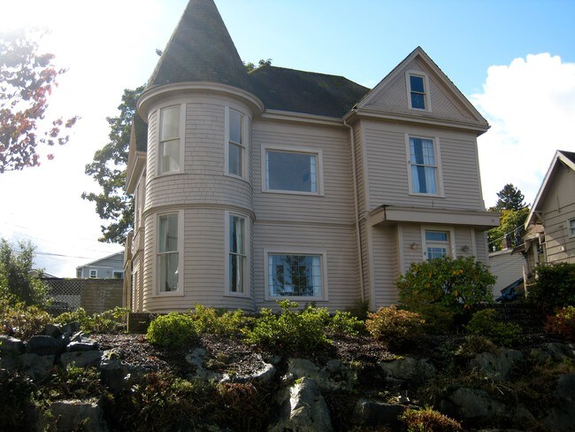Building Photo - 3216 N 30th St