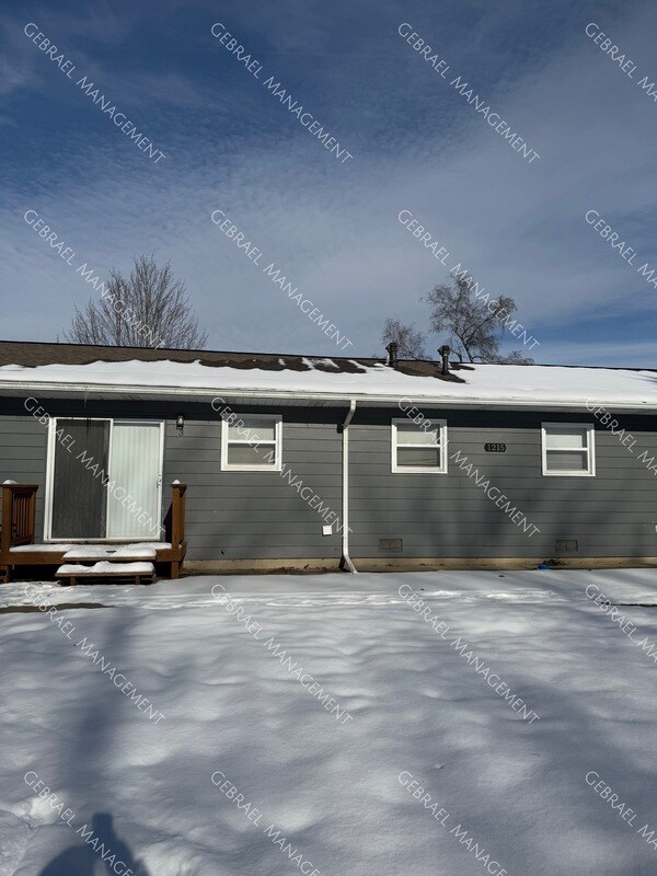 Building Photo - 1213 N Bridge St