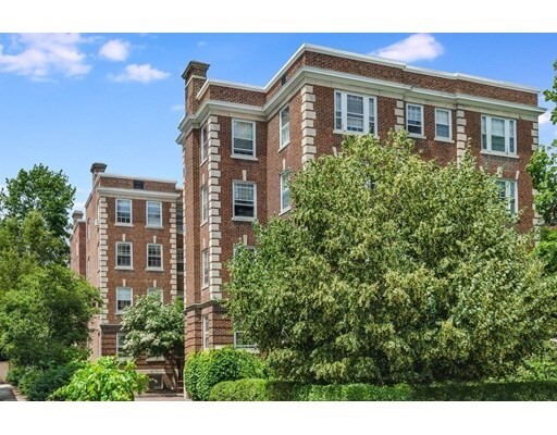 Primary Photo - 43 Linnaean St
