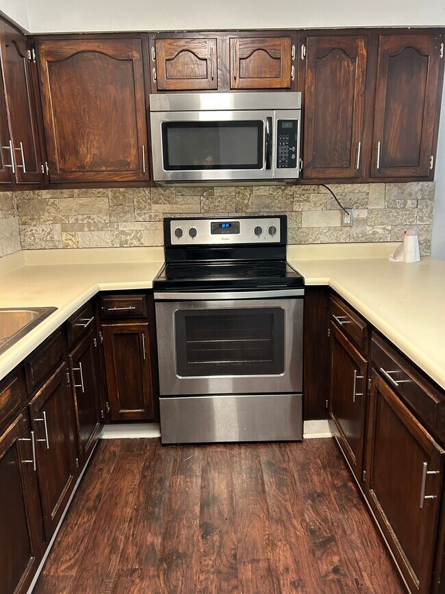 Building Photo - 1000 Ranchero Road