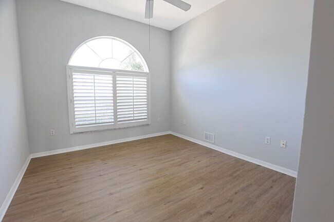 Building Photo - 4bd/3.5b Rental in Stoneybrook Estates. Pe...