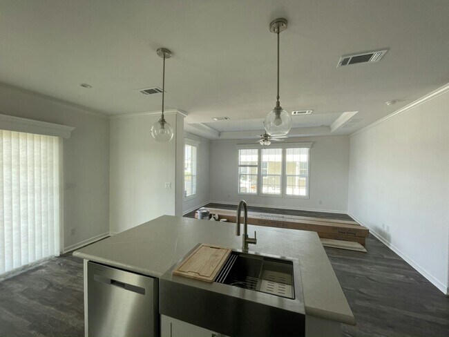 Building Photo - 34669 Ballyhoo Dr