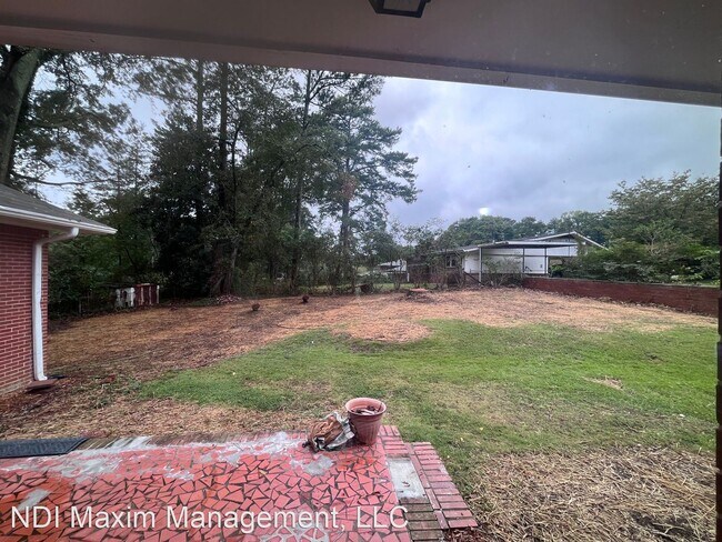 Building Photo - 3 br, 2 bath House - 1589 Lakeland Cir