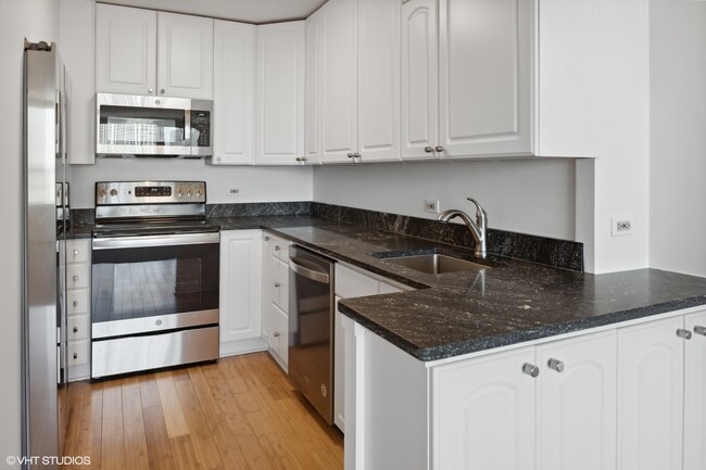 Building Photo - 2728 N Hampden Ct