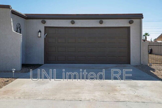 Building Photo - 2960 Star Dr