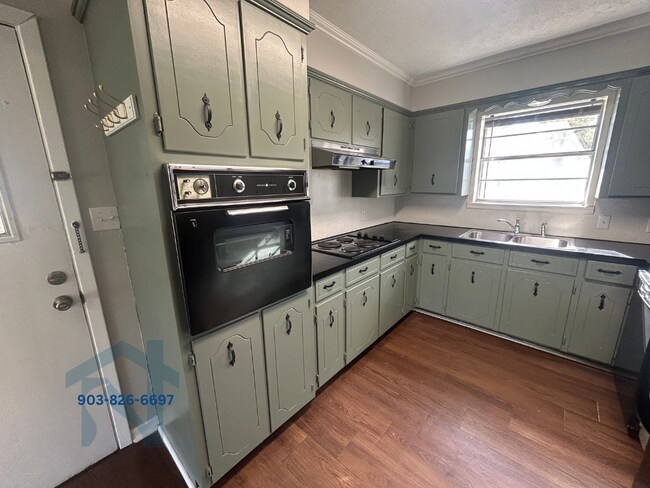 Foto del edificio - 1025 Crestview Dr S