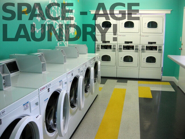 Building Photo - One Bedroom Carson Park Condo!