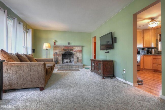 Building Photo - 2 br, 1 bath House - 14020 Turner Rd