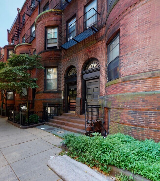 Building Photo - 511 Beacon St