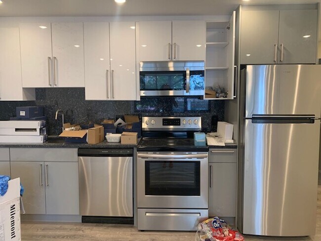 Foto del edificio - Studio Apartment in Brookline | Modern Appliances | Laundry in Building | 9/1