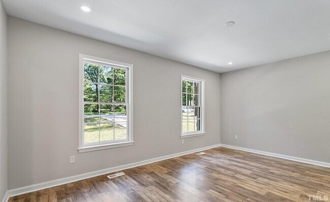 Building Photo - 203 Dundalk Way
