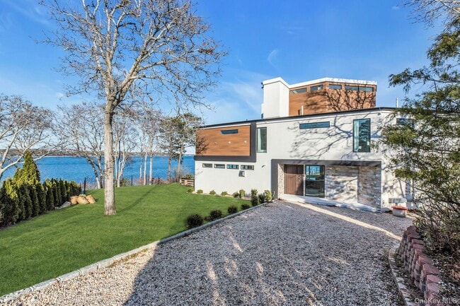 Building Photo - 10 Bay View Dr