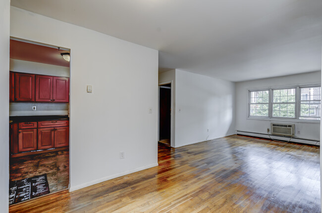 Building Photo - 36 W 56th St