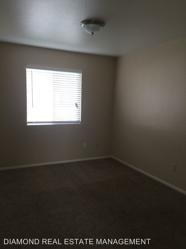 Building Photo - 3204 Brookside Dr
