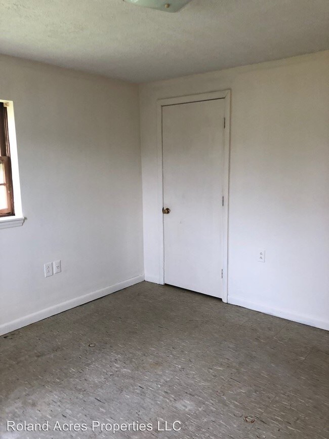 Building Photo - 2 br, 1 bath Apartment - 107 Cade Rd