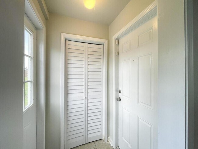 Building Photo - 1609 Woodland Drive