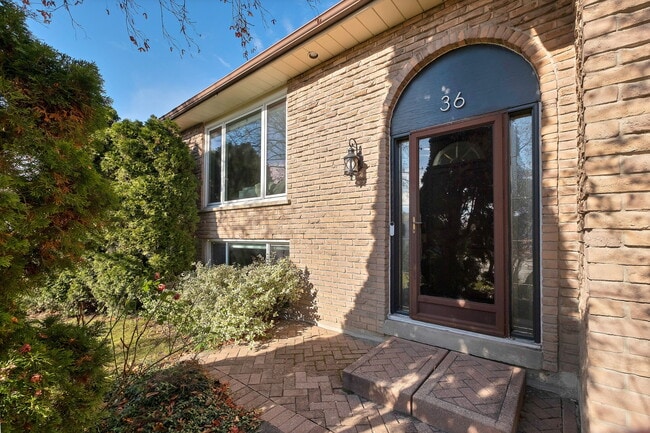 Building Photo - 36 Shieldmark Crescent