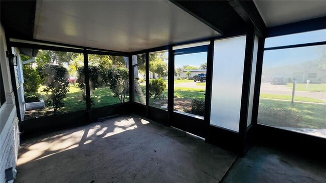 Building Photo - 8675 Lantana Dr