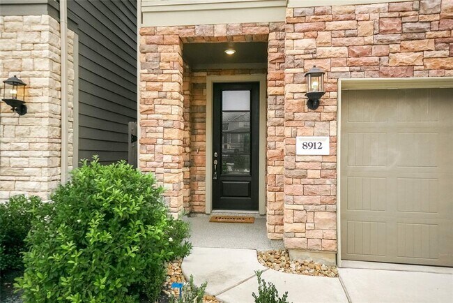 Building Photo - 8912 Terrace Pass Dr