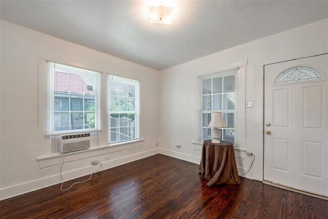 Foto del edificio - 4612 Rawley St