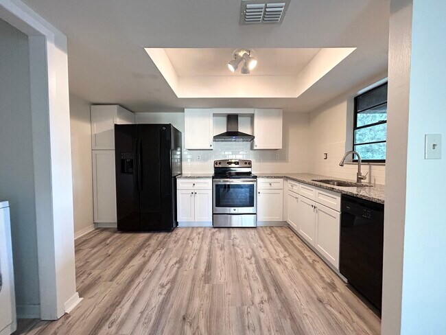 Building Photo - 3124 W Sligh Ave