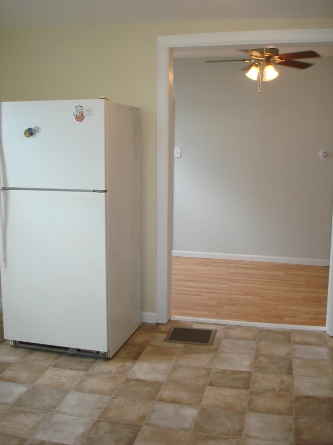 kitchen - 28 Chapel Ave