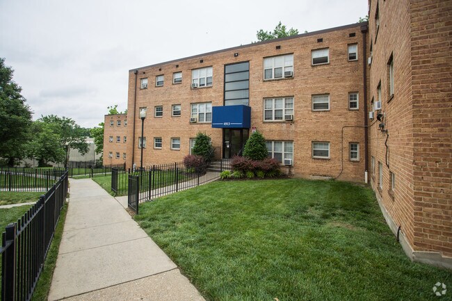 Huntwood Courts Apartments in Washington DC Apartments com Huntwood Courts Apartments in Washington DC Apartments com