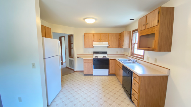 Building Photo - 4212 Menga Dr