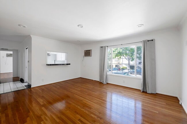 Foto del edificio - 1008 N Stanley Ave