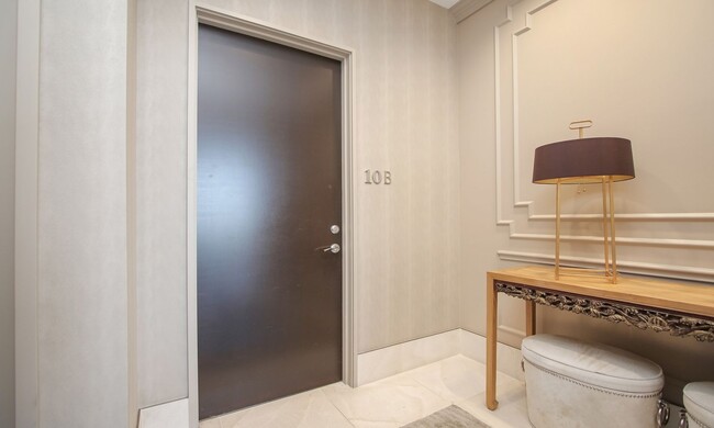Building Photo - Exquisite Luxury high-rise 2 bedroom, 2bat...