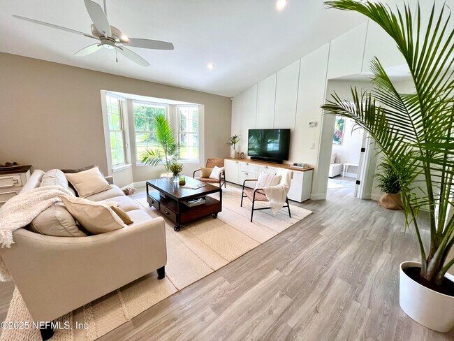 Foto del edificio - 2312 Plantation Lake Dr