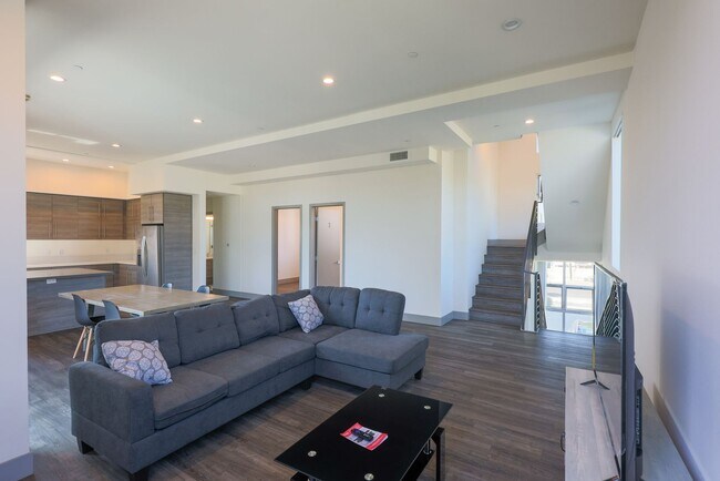 Foto del edificio - 1208 W 25th St