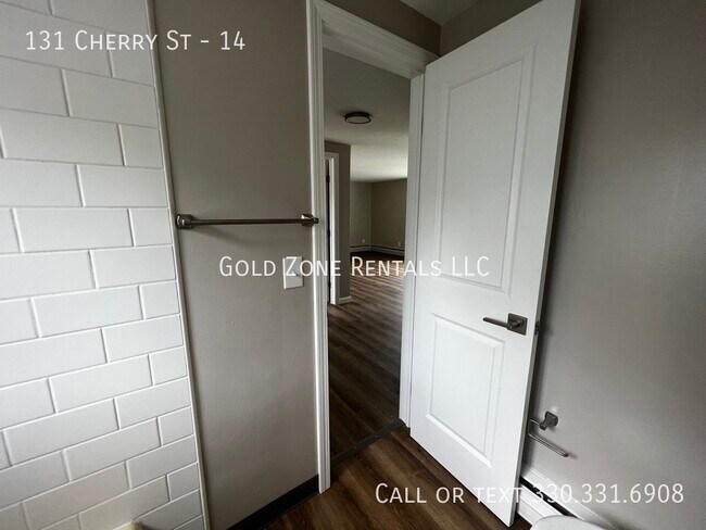 Building Photo - 131 Cherry St