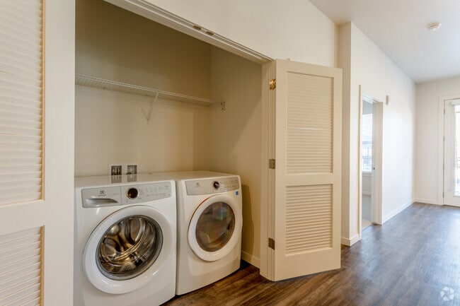 3BR, 2BA - Roadmaster - Railway Flats Apartments