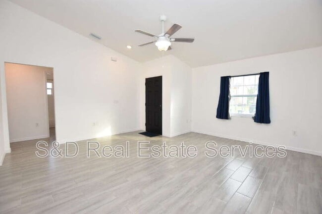 Foto del edificio - 1035 Fox Lake Dr