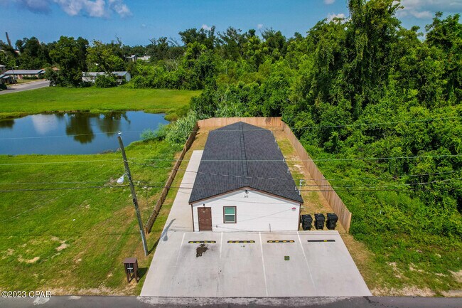 Building Photo - 143 N Claire Dr