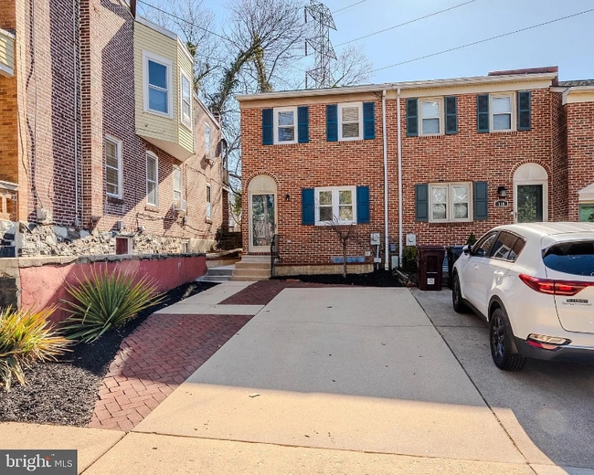 Building Photo - 712 Woodlawn Ave