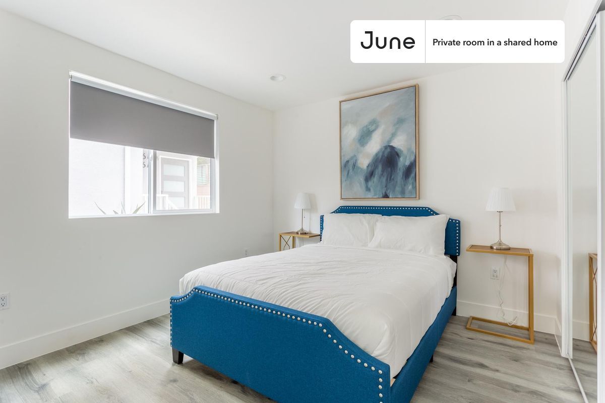 Foto principal - Room in Shared 4 bed/3 bath home