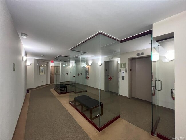 Building Photo - 305 Sutton Dr
