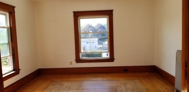 Living room - 837 Union St